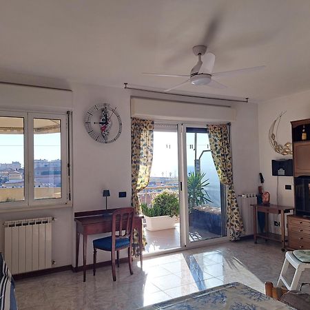 Appartamento - Terrazzo Vivibile Vista Mare, Wi-Fi Gratuito Vallecrosia Buitenkant foto