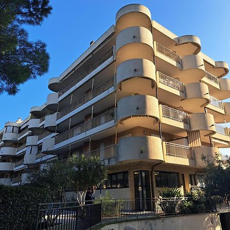 Appartamento - Terrazzo Vivibile Vista Mare, Wi-Fi Gratuito Vallecrosia Buitenkant foto