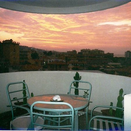 Appartamento - Terrazzo Vivibile Vista Mare, Wi-Fi Gratuito Vallecrosia Buitenkant foto