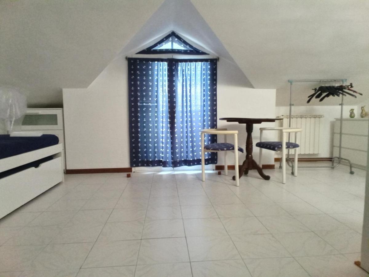 Appartamento - Terrazzo Vivibile Vista Mare, Wi-Fi Gratuito Vallecrosia Buitenkant foto