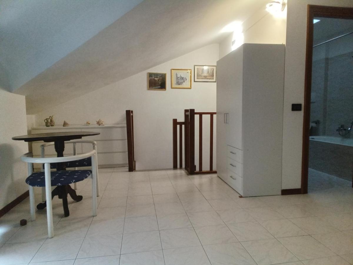 Appartamento - Terrazzo Vivibile Vista Mare, Wi-Fi Gratuito Vallecrosia Buitenkant foto