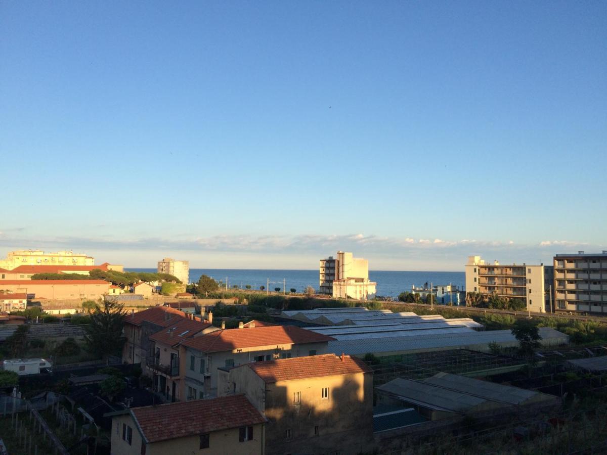 Appartamento - Terrazzo Vivibile Vista Mare, Wi-Fi Gratuito Vallecrosia Buitenkant foto