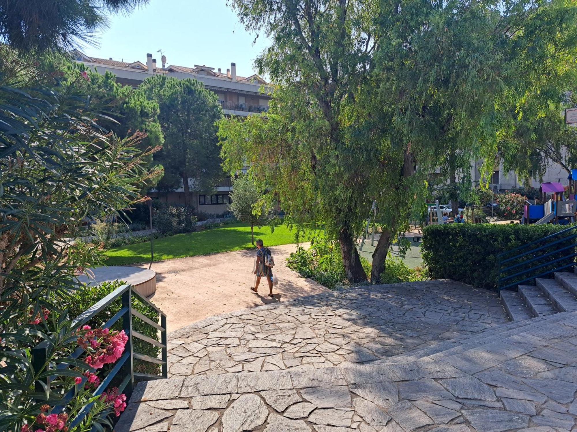 Appartamento - Terrazzo Vivibile Vista Mare, Wi-Fi Gratuito Vallecrosia Buitenkant foto