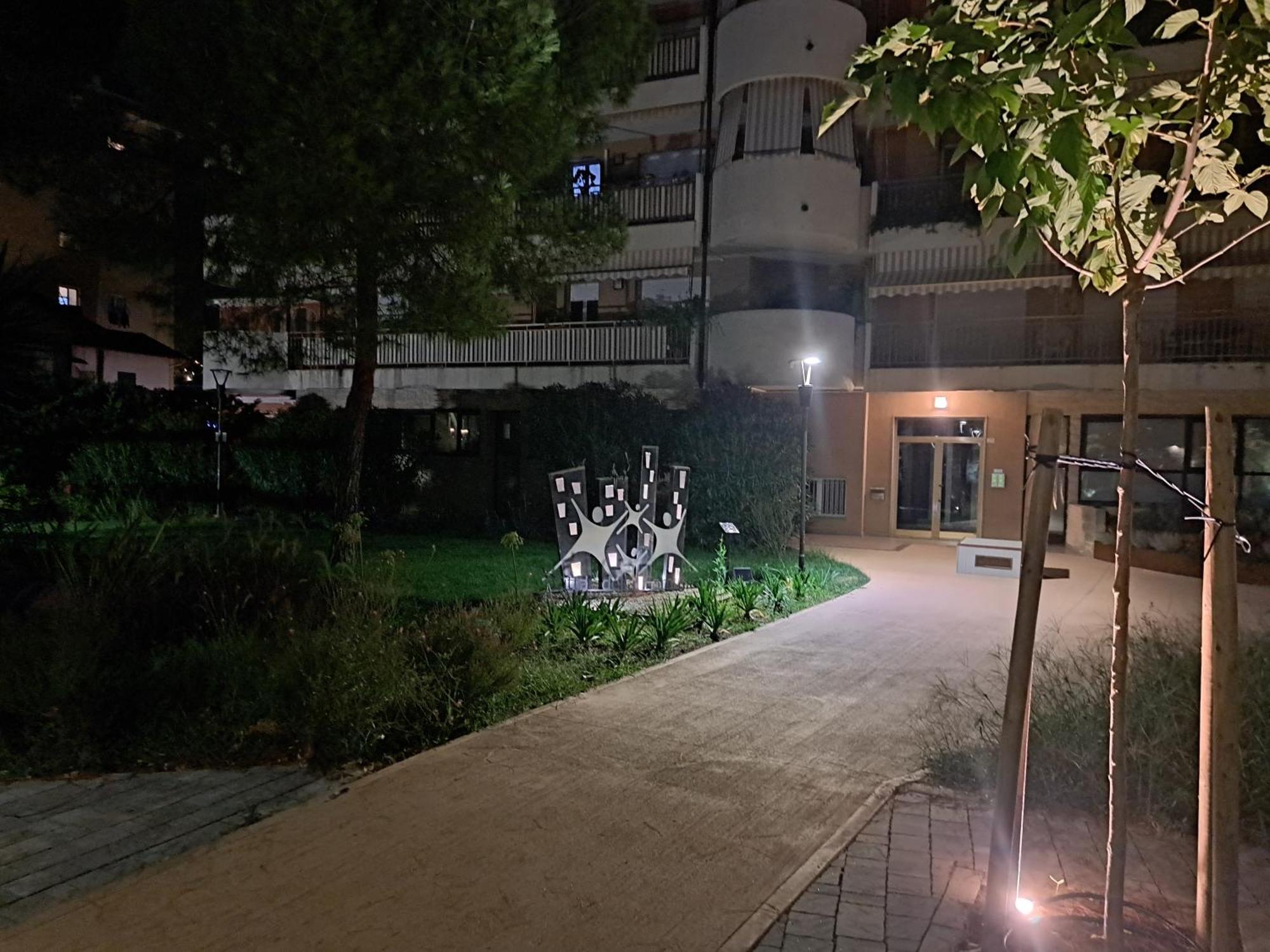 Appartamento - Terrazzo Vivibile Vista Mare, Wi-Fi Gratuito Vallecrosia Buitenkant foto