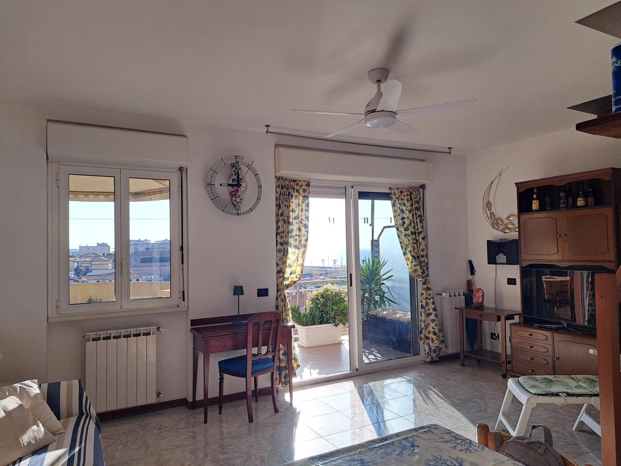 Appartamento - Terrazzo Vivibile Vista Mare, Wi-Fi Gratuito Vallecrosia Buitenkant foto