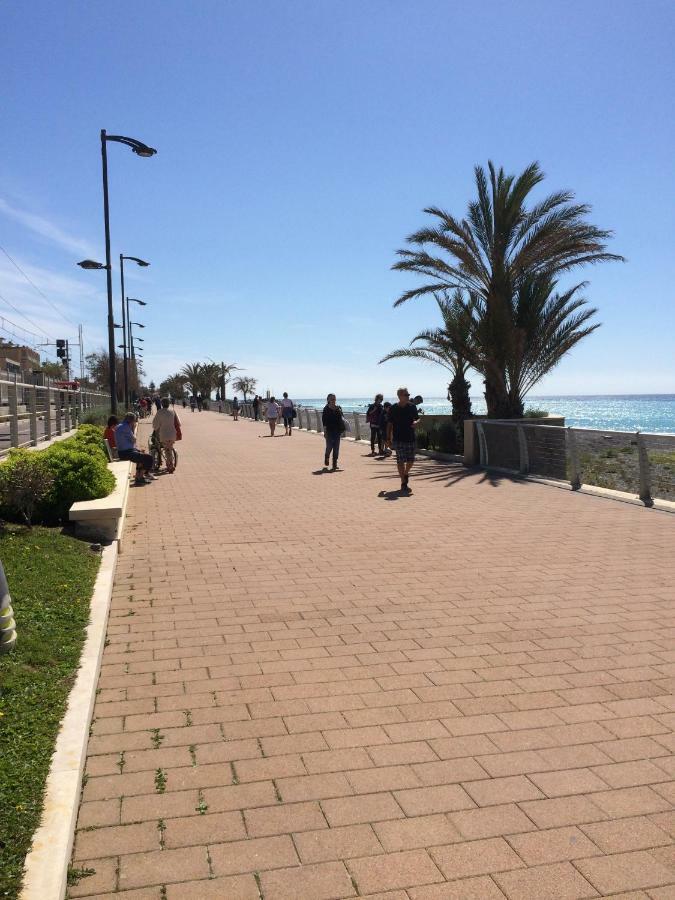 Appartamento - Terrazzo Vivibile Vista Mare, Wi-Fi Gratuito Vallecrosia Buitenkant foto